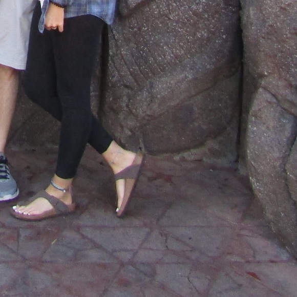 Birkenstock gizeh sandals in mocha - Picture 2 of 7